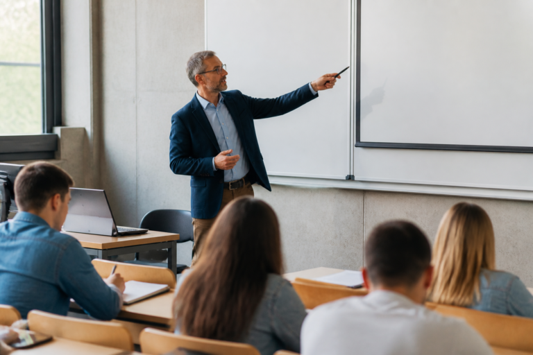 Aukštosios mokyklos dėstytojas
